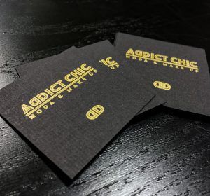 <span>Addict Chic</span><i>→</i>