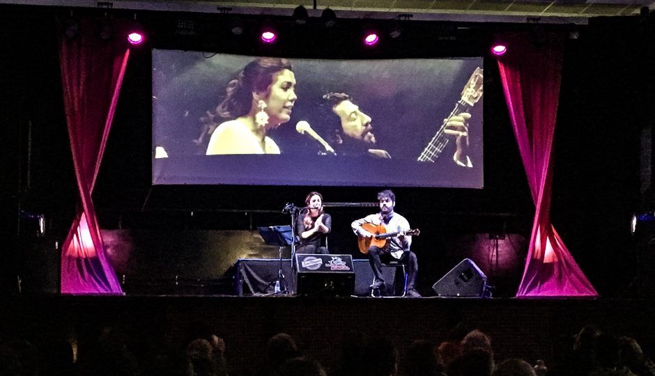 Sonido e iluminación por Laboratorio mágico en el concierto de Alba Molina y Joselito Acedo - La Colmena Musical